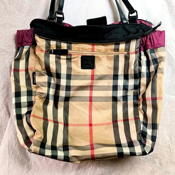 Burberry Buckleigh nylon tote bag with leather trim in dark red - Picture 12 of 15